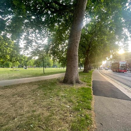 96 Uxbridge Road Apartments ロンドン エクステリア 写真