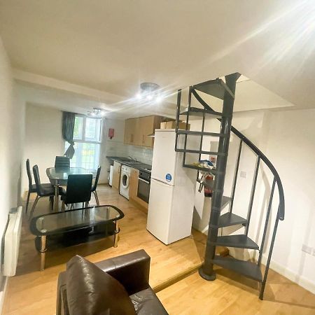 96 Uxbridge Road Apartments ロンドン エクステリア 写真