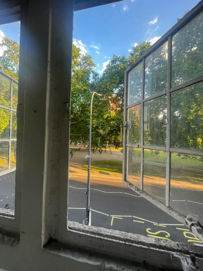96 Uxbridge Road Apartments ロンドン エクステリア 写真