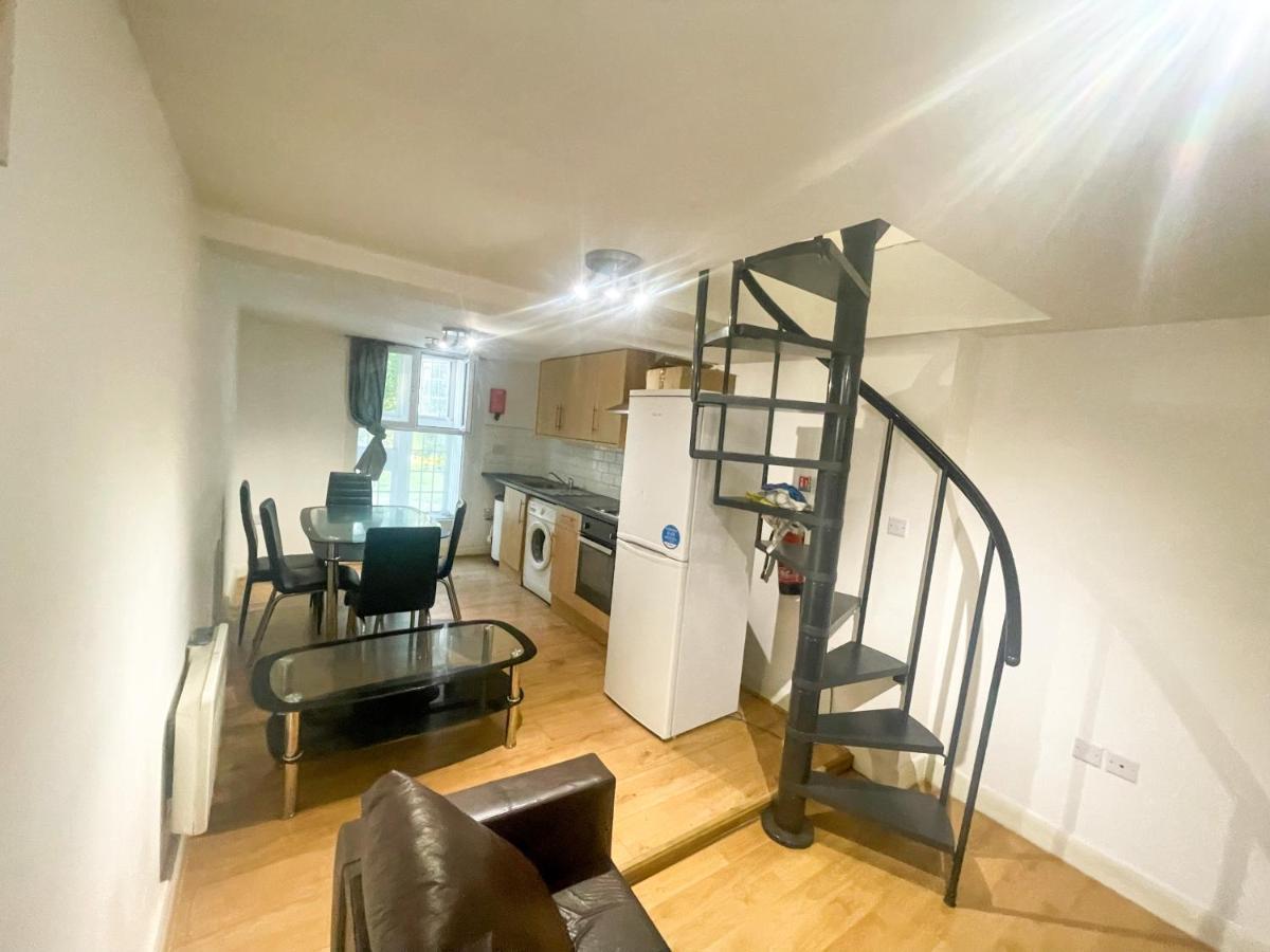 96 Uxbridge Road Apartments ロンドン エクステリア 写真